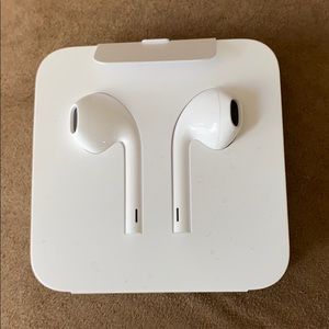 🍏🍎 Apple ear buds NEW 🍎🍏 Lightning connector